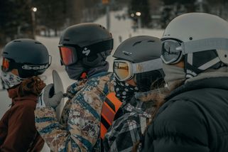 Česká zima za „alpské“ peníze: Vysokohorská přirážka, kterou v ceníku skipasů nenajdete